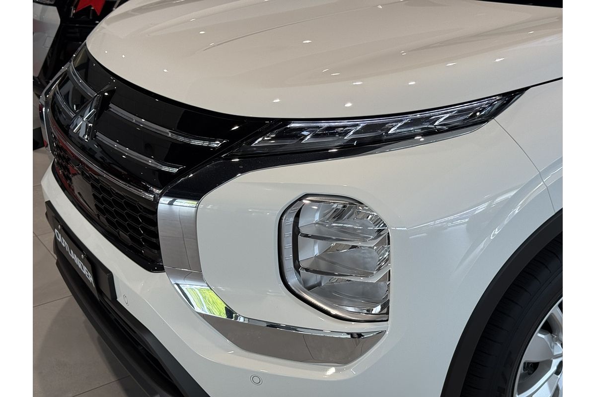 2025 Mitsubishi Outlander ES ZM