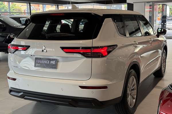 2025 Mitsubishi Outlander ES ZM