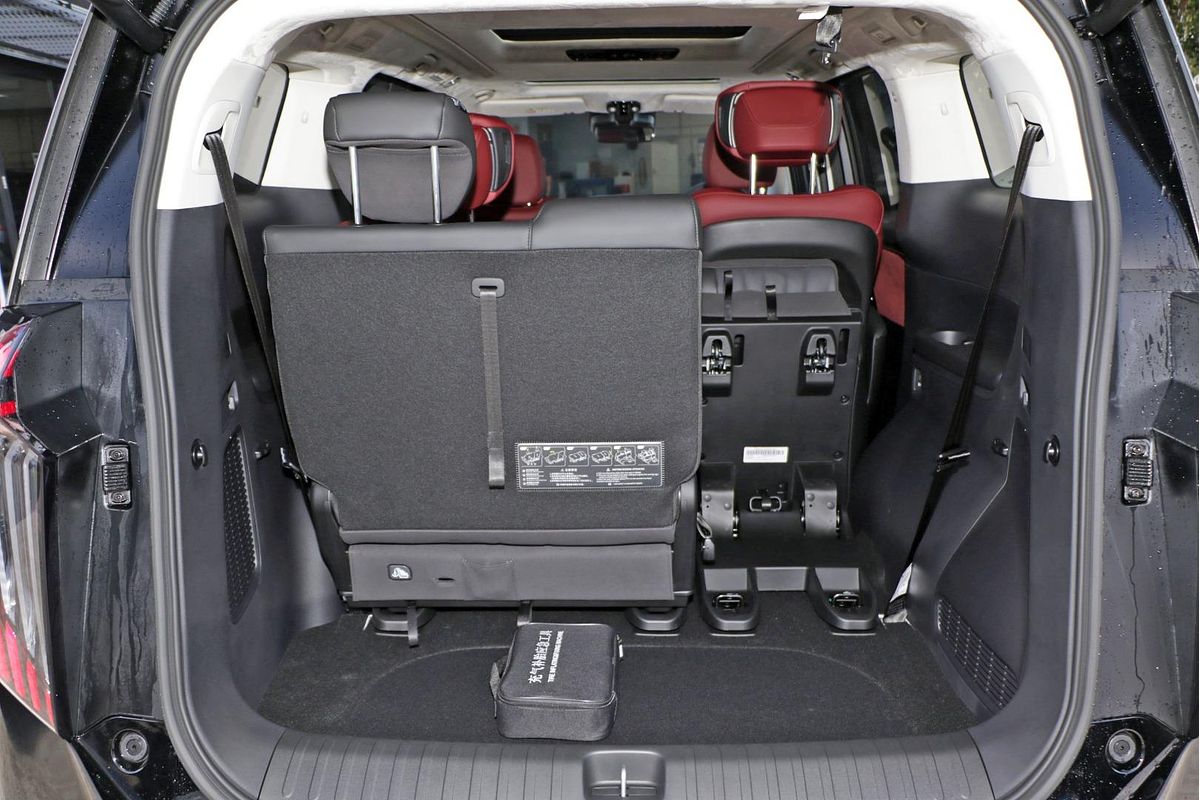 2025 GAC M8 LUXURY A88