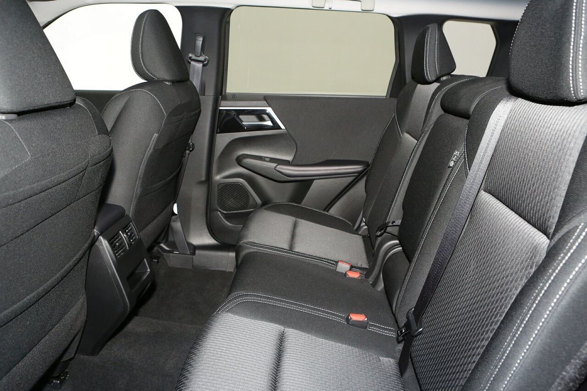 2025 Mitsubishi Outlander LS ZM