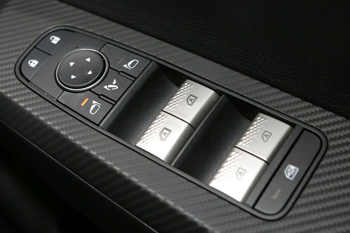 2025 Mitsubishi Outlander LS ZM