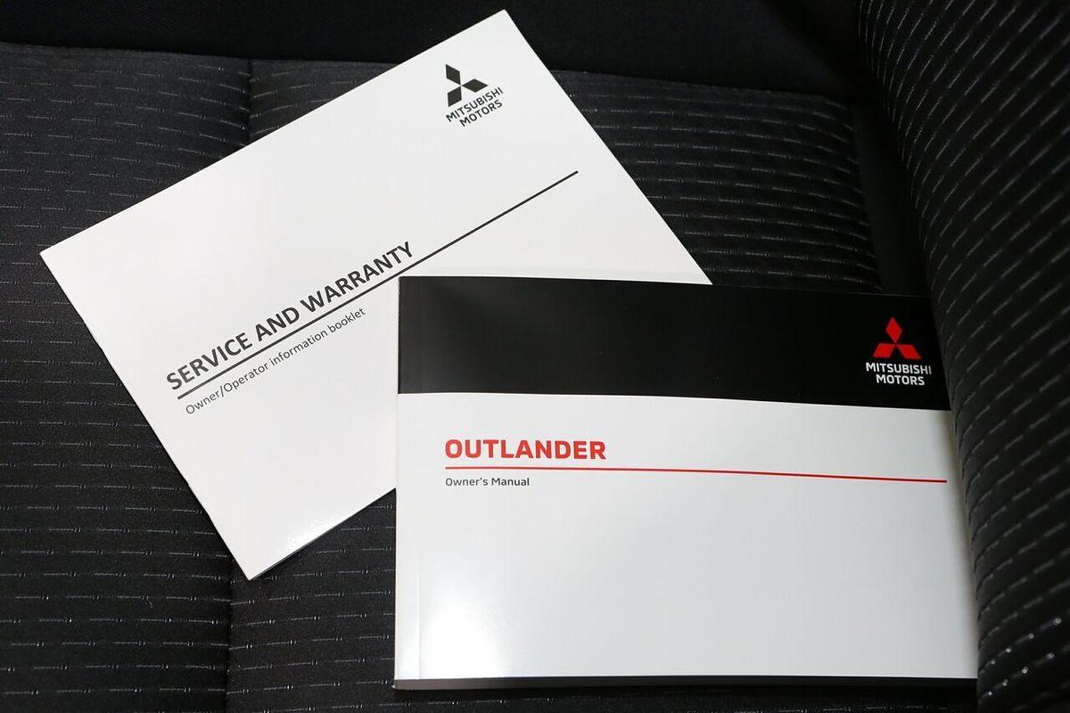 2025 Mitsubishi Outlander LS ZM