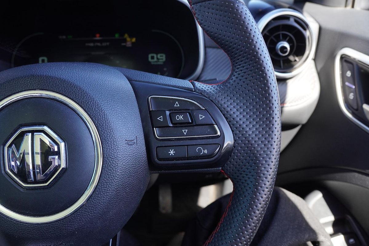2024 MG ZST Essence