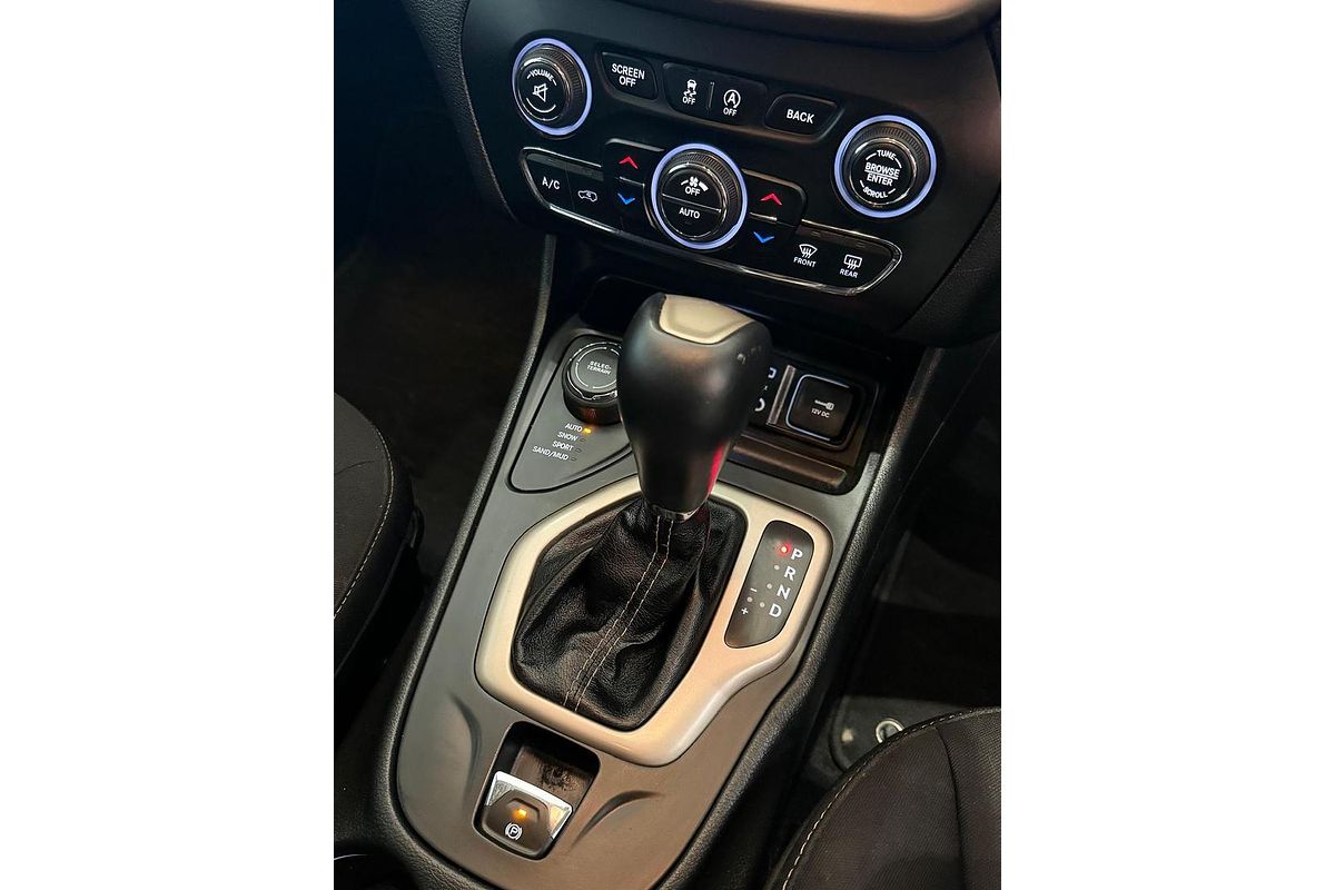 2015 Jeep Cherokee Blackhawk KL