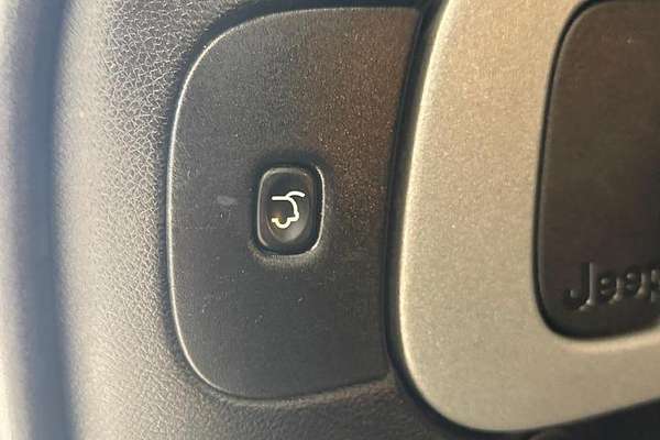 2015 Jeep Cherokee Blackhawk KL