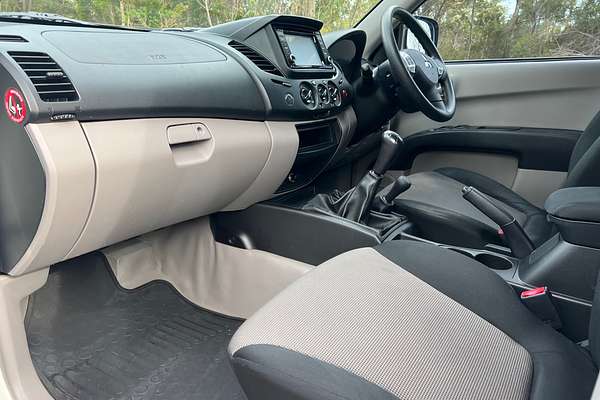 2015 Mitsubishi Triton GLX MN 4X4