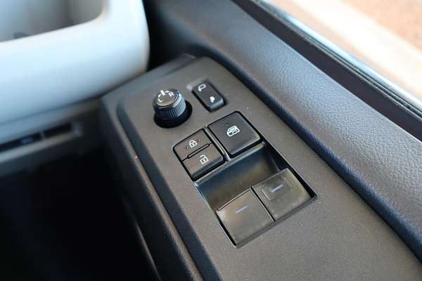 2020 Toyota Hiace Commuter GDH322R ELWB High Roof