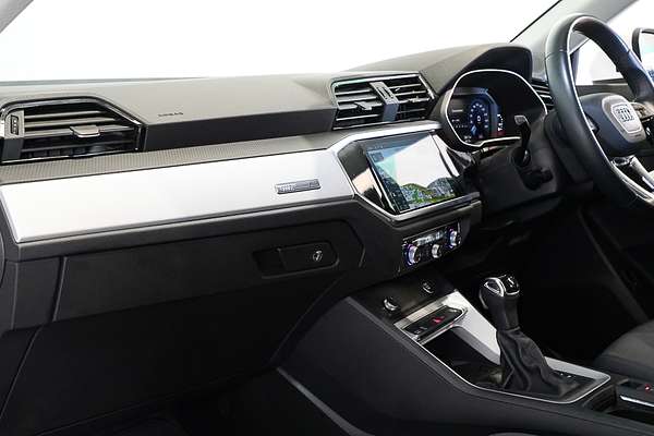 2021 Audi Q3 35 TFSI S line F3