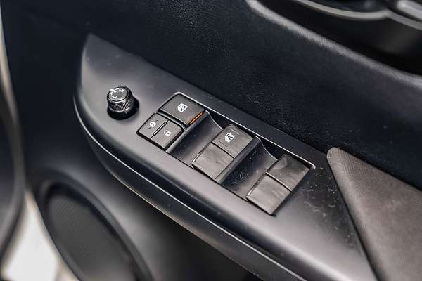 2018 Toyota Hilux SR GUN126R 4X4