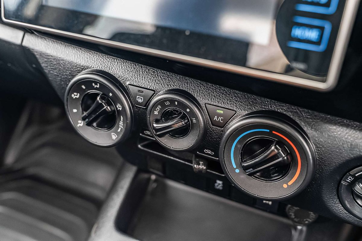 2018 Toyota Hilux SR GUN126R 4X4