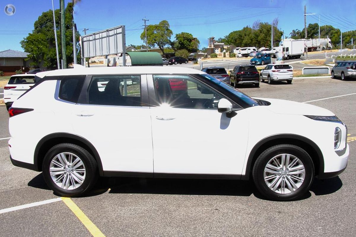 2025 Mitsubishi Outlander ES ZM