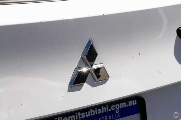 2025 Mitsubishi Outlander ES ZM