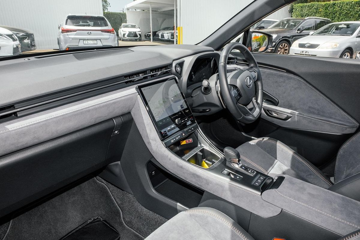 2024 Lexus LBX Sports Luxury MAYH15R