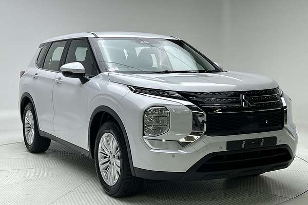 2023 Mitsubishi Outlander ES ZM