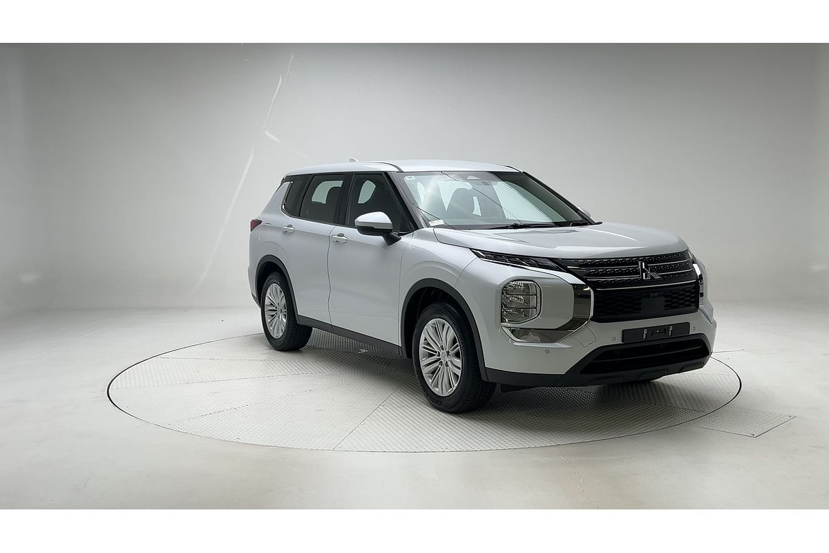 2023 Mitsubishi Outlander ES ZM