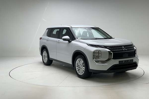 2023 Mitsubishi Outlander ES ZM