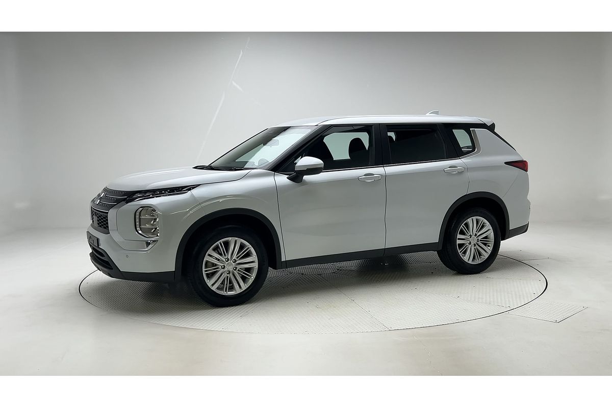 2023 Mitsubishi Outlander ES ZM