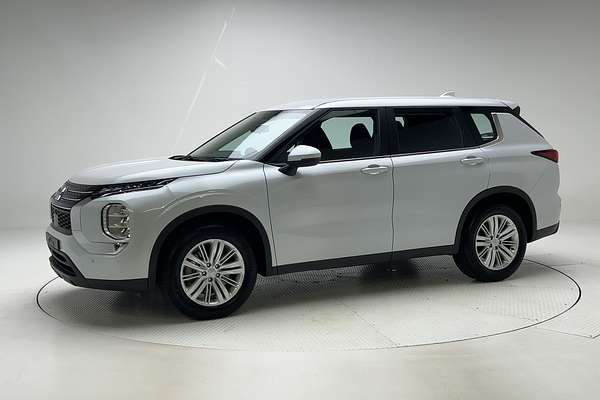 2023 Mitsubishi Outlander ES ZM