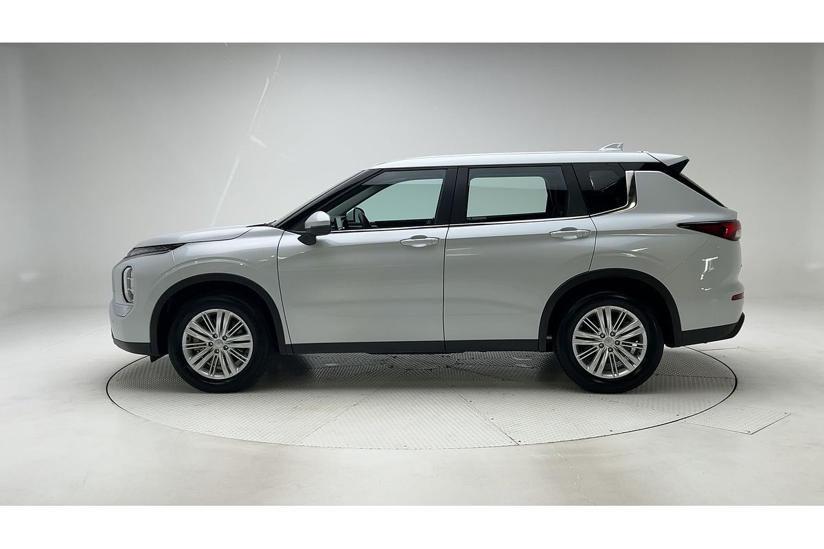 2023 Mitsubishi Outlander ES ZM