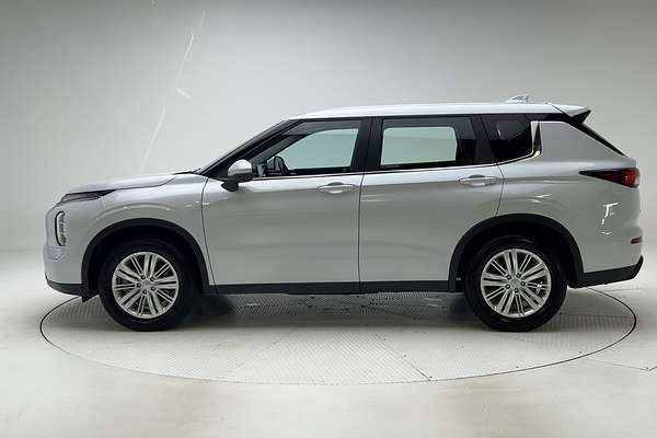 2023 Mitsubishi Outlander ES ZM