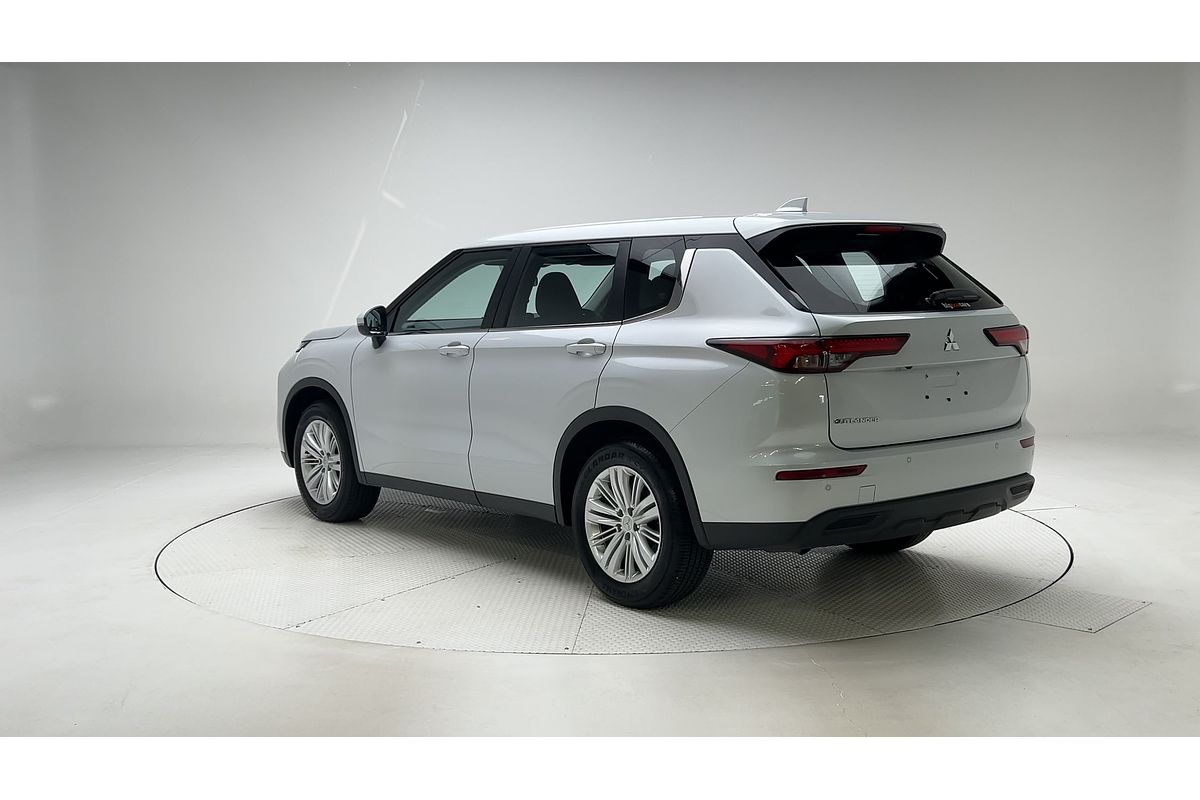 2023 Mitsubishi Outlander ES ZM