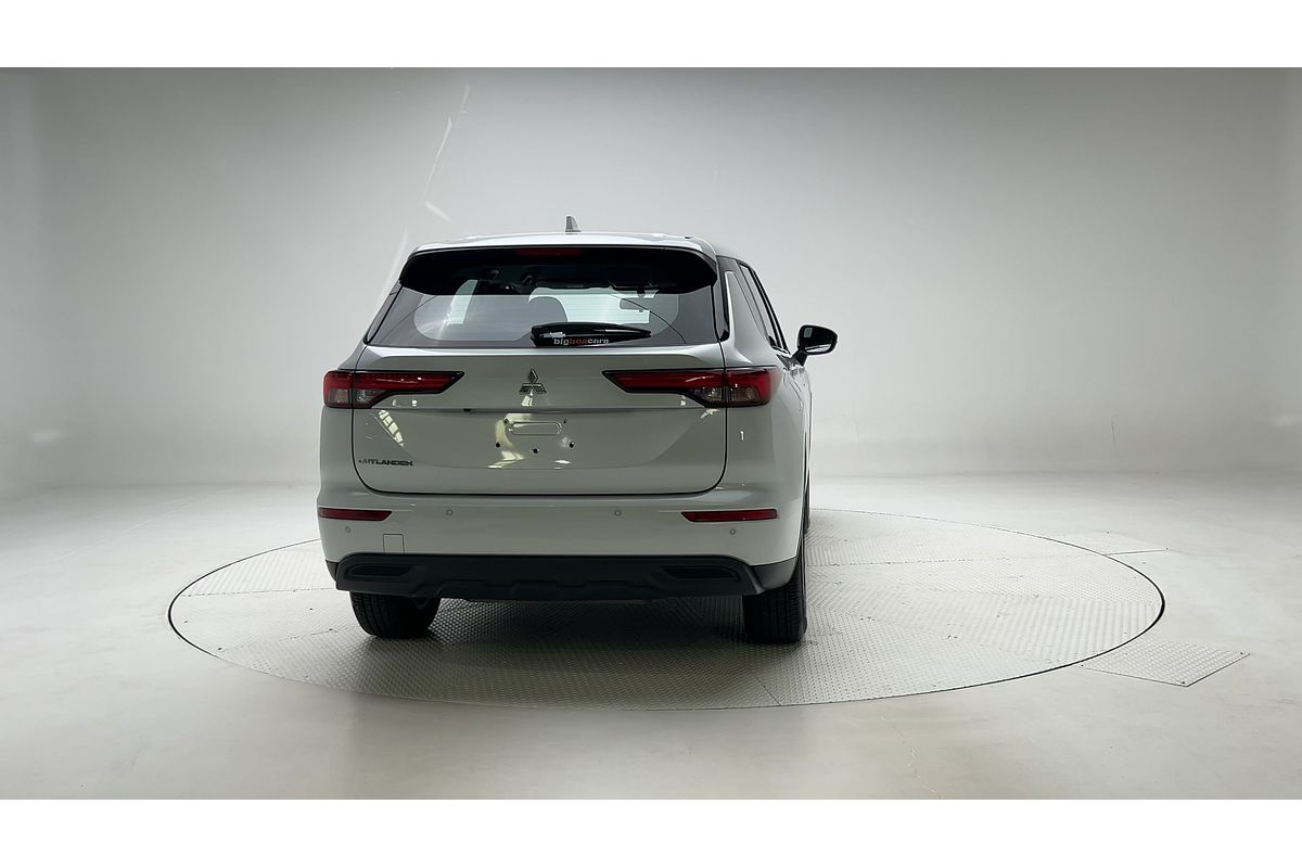 2023 Mitsubishi Outlander ES ZM