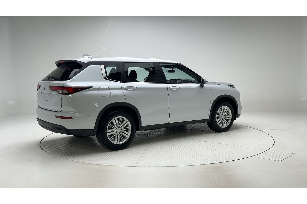 2023 Mitsubishi Outlander ES ZM