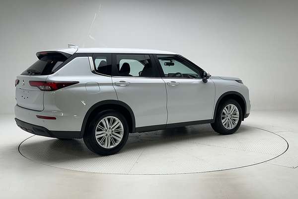 2023 Mitsubishi Outlander ES ZM