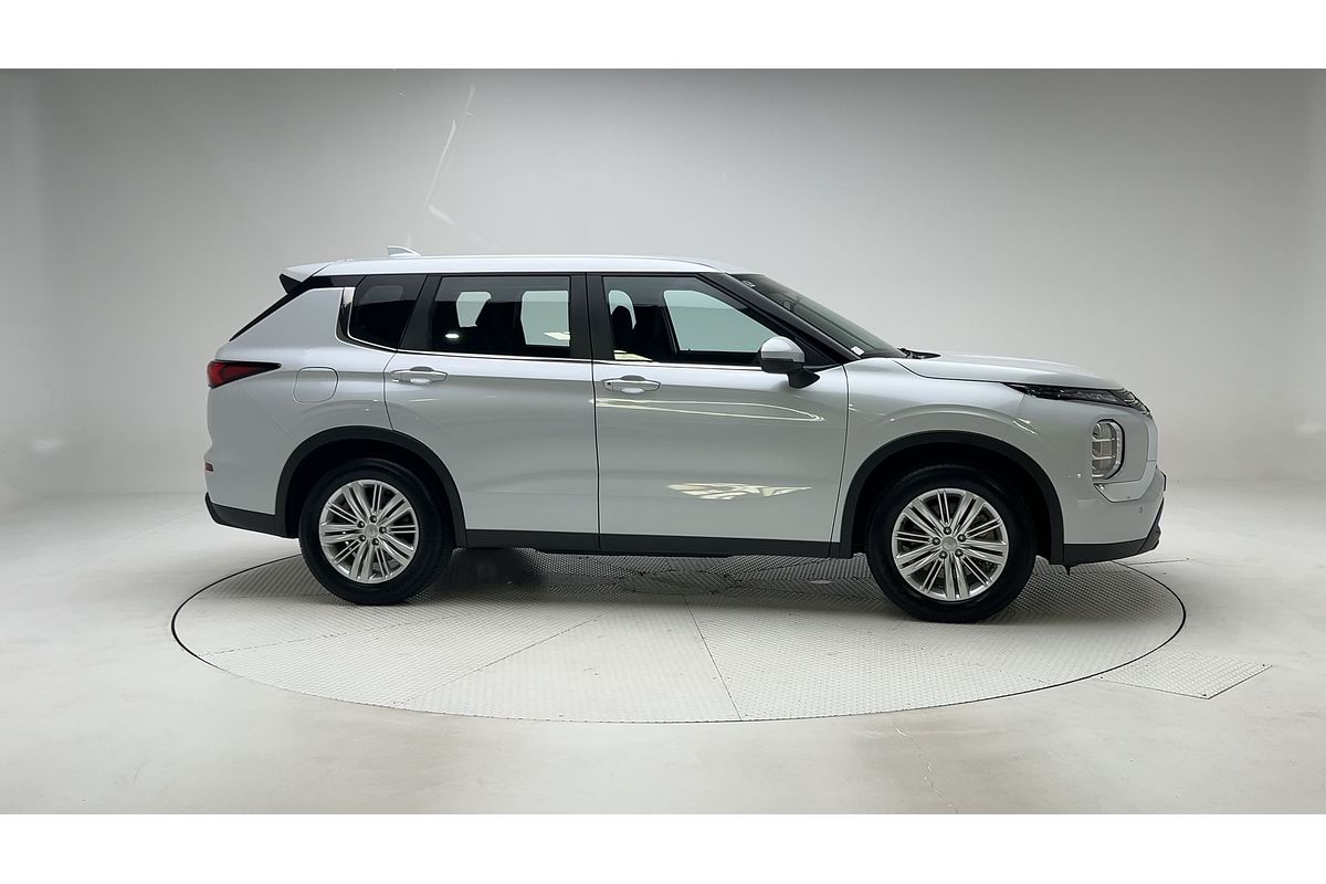 2023 Mitsubishi Outlander ES ZM