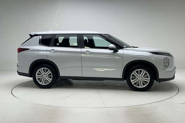 2023 Mitsubishi Outlander ES ZM