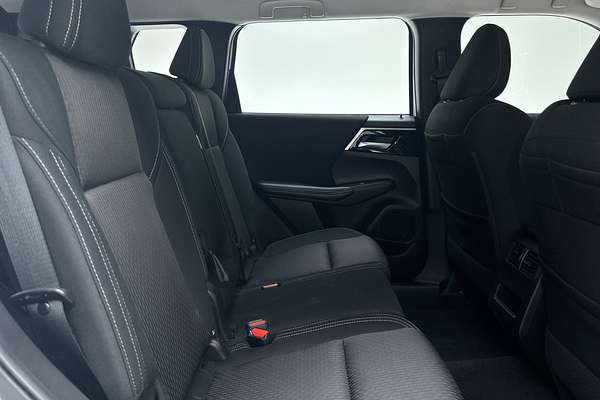 2023 Mitsubishi Outlander ES ZM