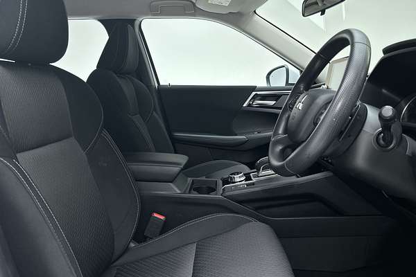 2023 Mitsubishi Outlander ES ZM