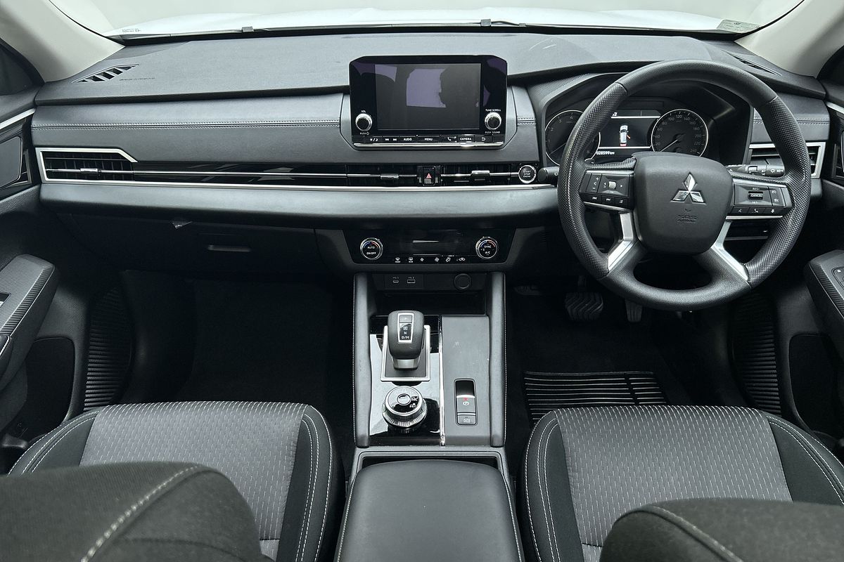 2023 Mitsubishi Outlander ES ZM