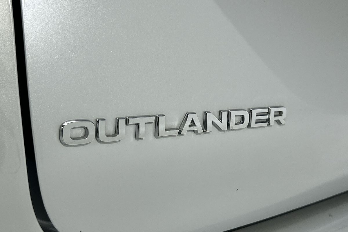 2023 Mitsubishi Outlander ES ZM