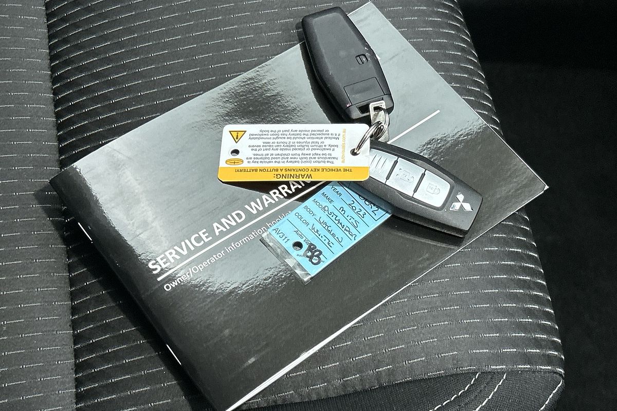 2023 Mitsubishi Outlander ES ZM