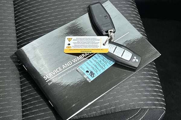 2023 Mitsubishi Outlander ES ZM