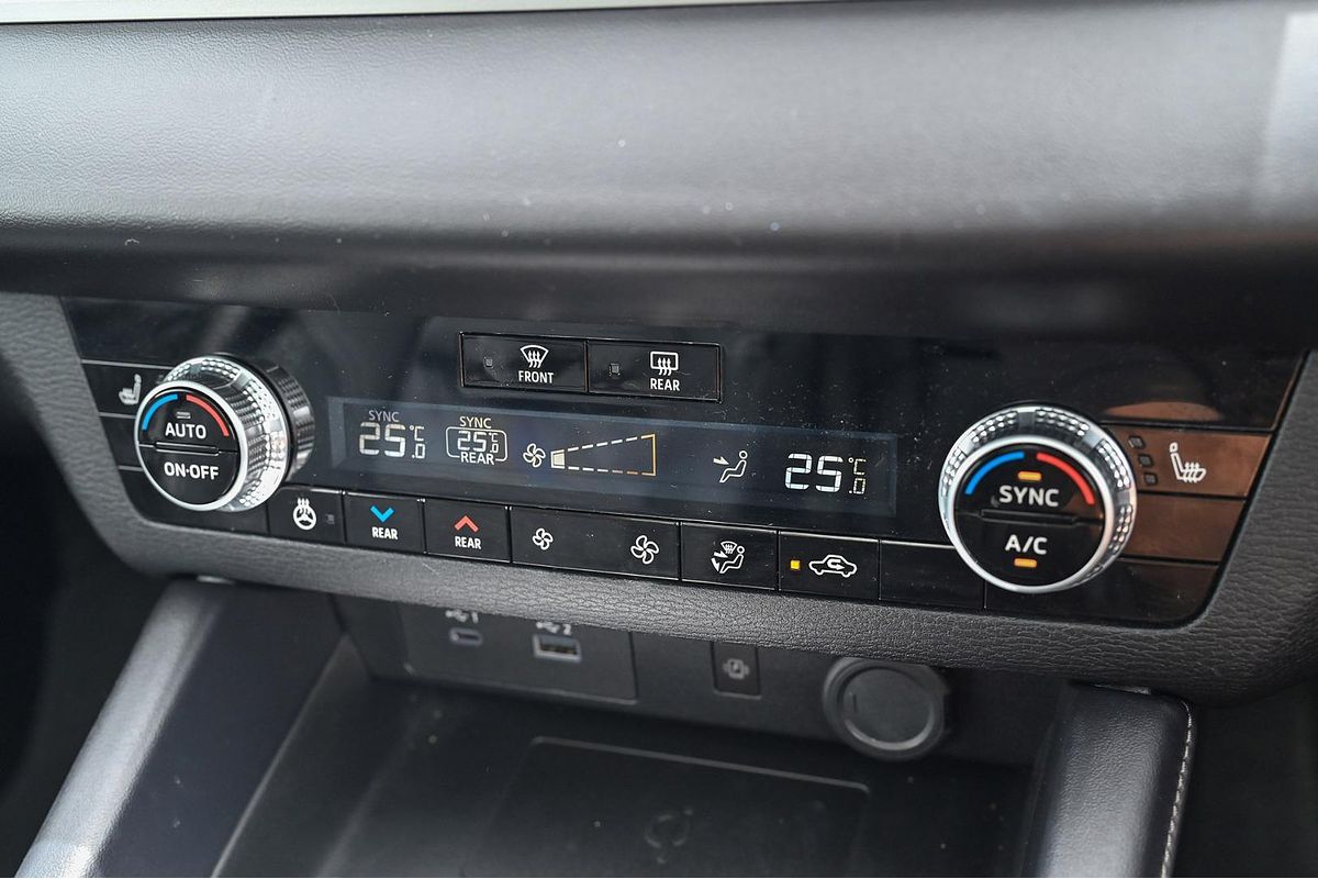 2023 Mitsubishi Outlander PHEV EXCEED 5+2 SEAT (AWD) ZM MY23