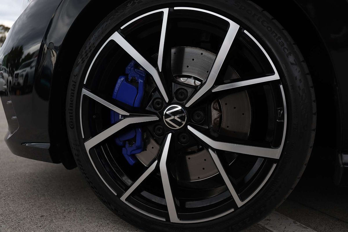 2023 Volkswagen Golf R 8