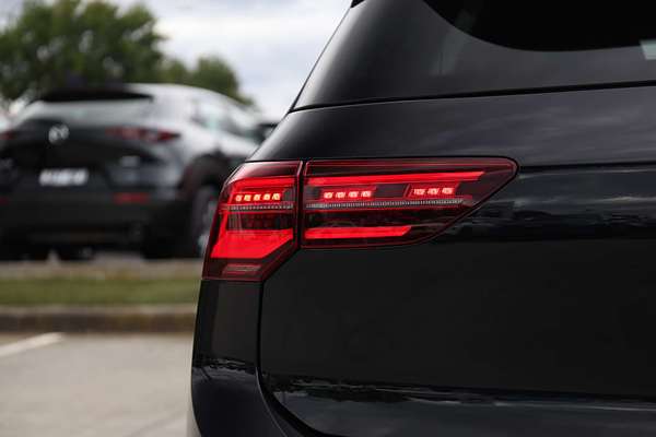 2023 Volkswagen Golf R 8