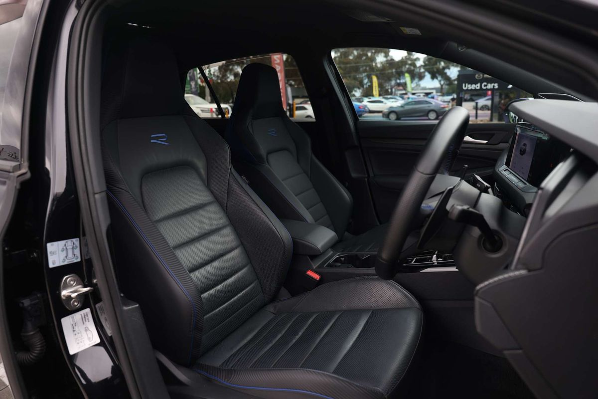 2023 Volkswagen Golf R 8