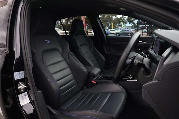 2023 Volkswagen Golf R 8