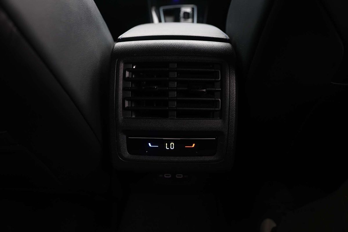 2023 Volkswagen Golf R 8