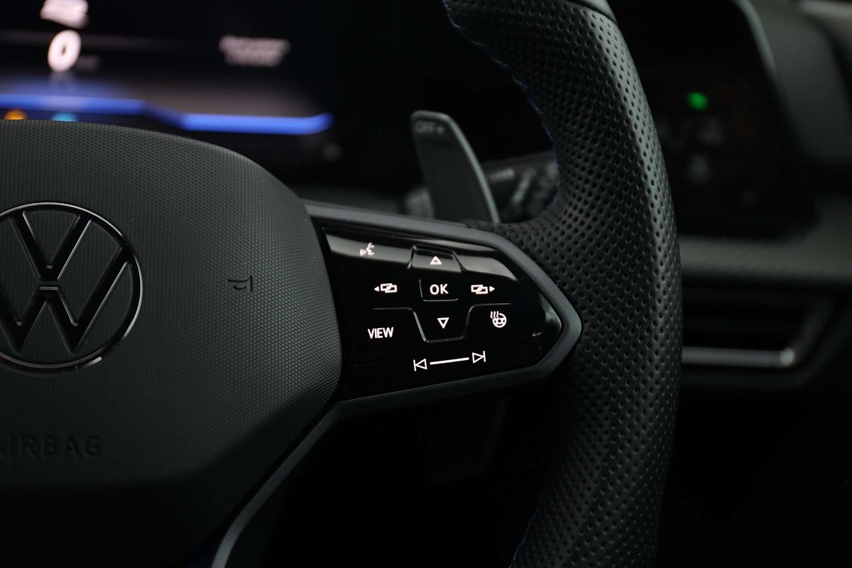 2023 Volkswagen Golf R 8