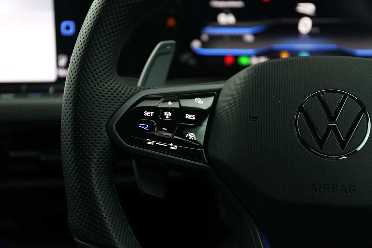 2023 Volkswagen Golf R 8