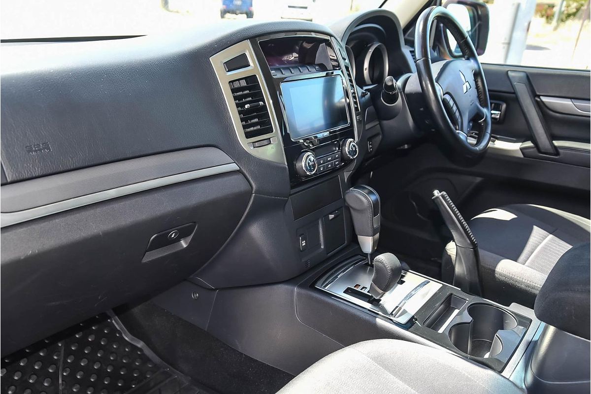 2021 Mitsubishi Pajero GLX NX