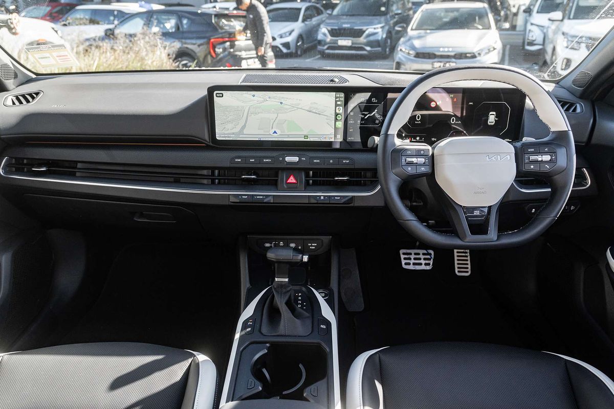 2025 Kia K4 GT-Line CL4m