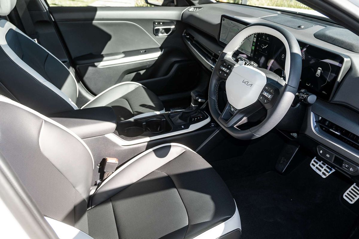 2025 Kia K4 GT-Line CL4m