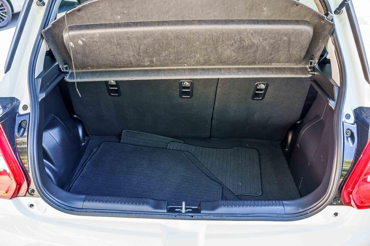 2017 Suzuki Swift GL Navigator Safety Pack AZ