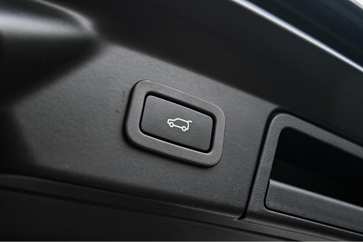 2017 Land Rover Range Rover Velar D240 S L560