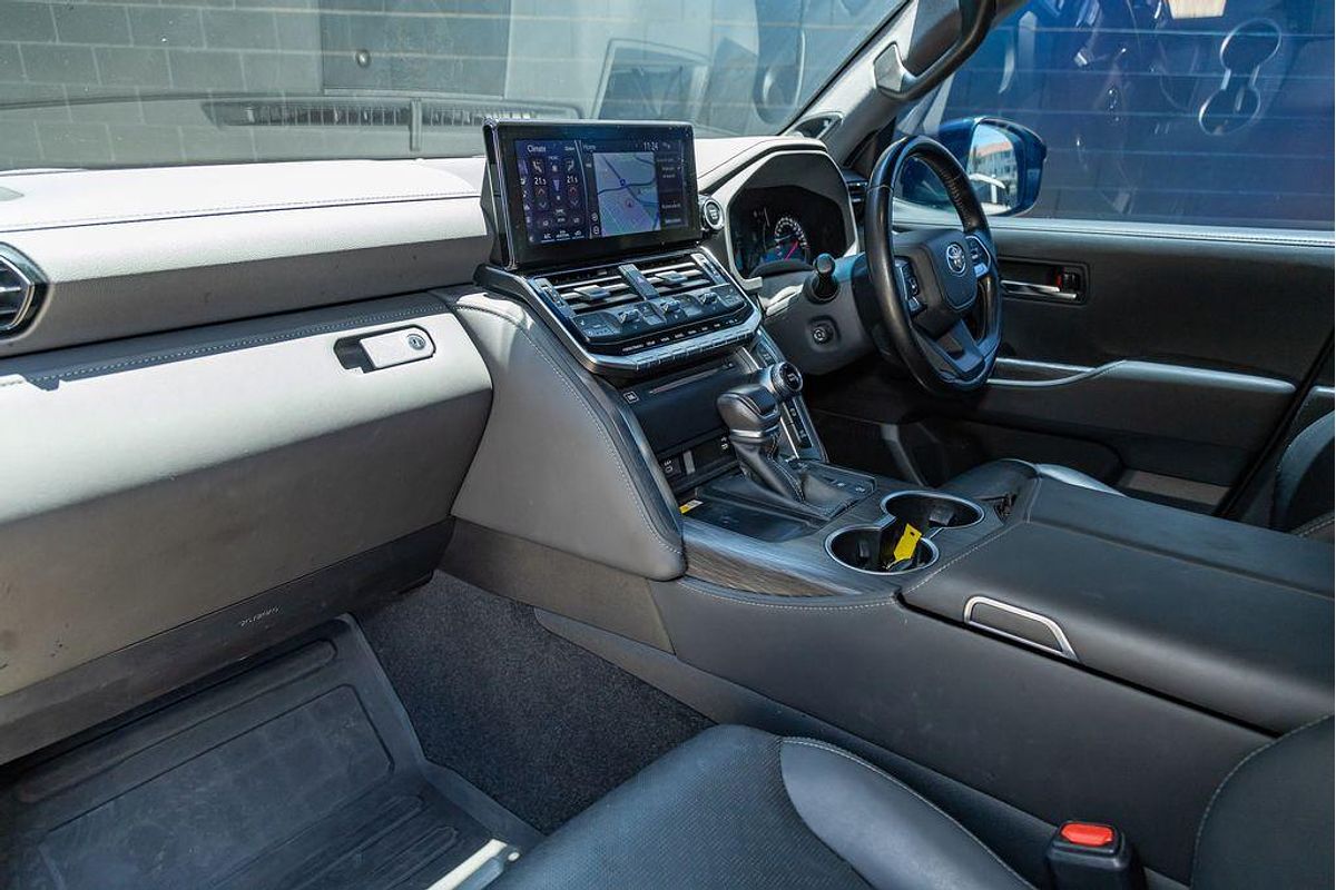 2022 Toyota Landcruiser Sahara ZX FJA300R